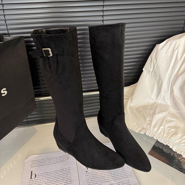 Retro brown inner height increase matte leather knight boots women s 2025 new belt buckle but knee folds two wear boots 40
Retro brown inner height increase matte leather knight boots women s 2025 new belt buckle but knee folds two wear boots 40