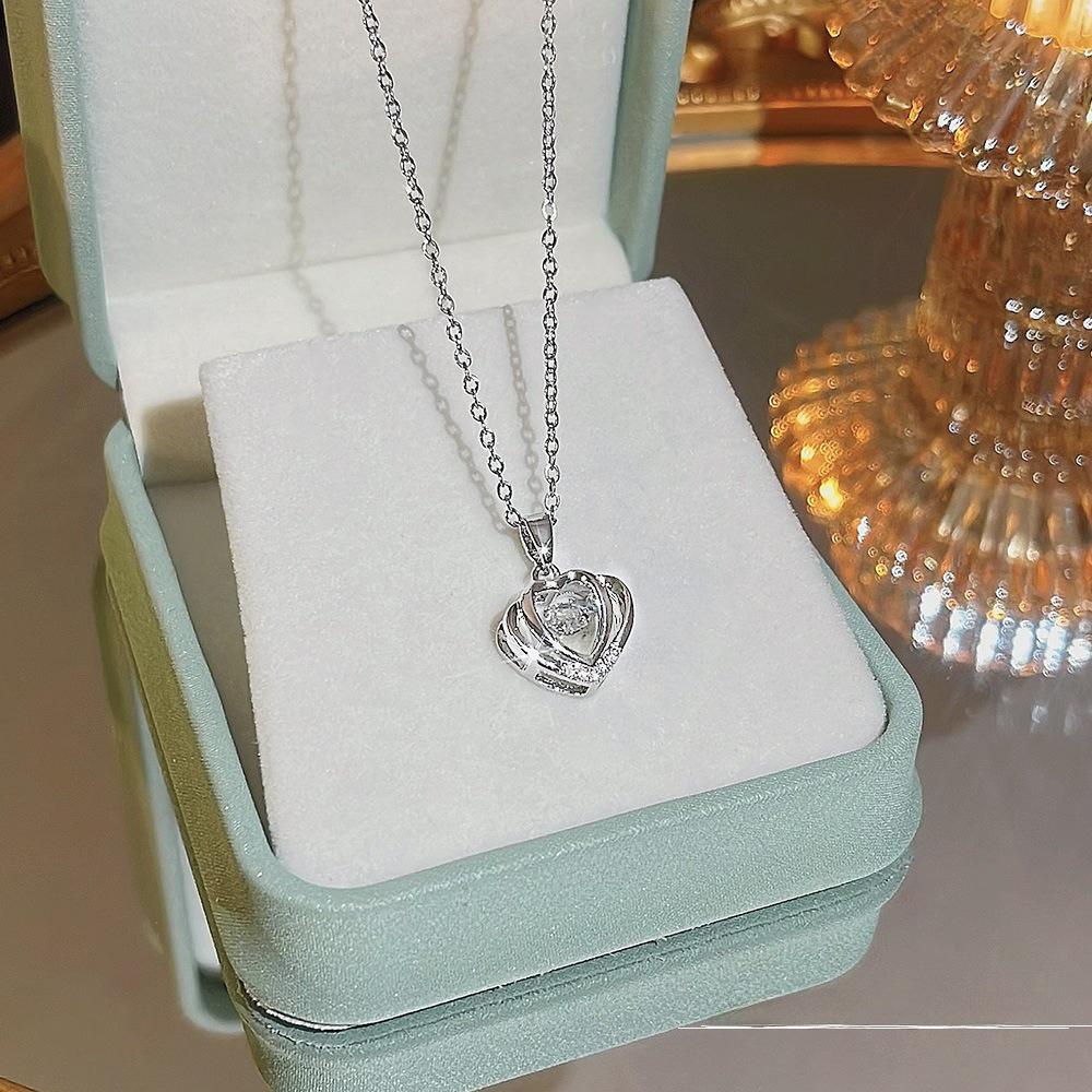 Высококачественное корейское ожерелье из титановой стали: Невыцветающий, легкий, простой роскошный кулон с цепочкой на ключицу для женщин
Высококачественное корейское ожерелье из титановой стали: Невыцветающий, легкий, простой роскошный кулон с цепочкой на ключицу для женщин