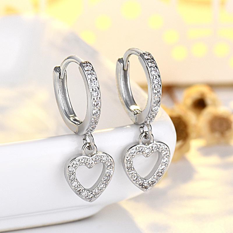 New Product Full of Love Earrings for Women with High-end Light Luxury Ear Buckles and Gold-plated Earrings
New Product Full of Love Earrings for Women with High-end Light Luxury Ear Buckles and Gold-plated Earrings
