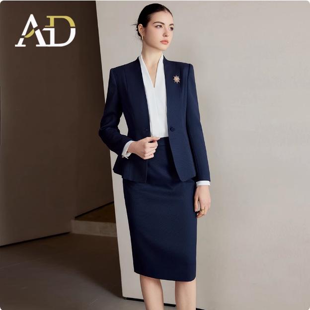 Темно-синій костюм без коміра для менеджерів - Елегантний, облягаючий і ідеальний для офіційних прийомів з продажу та ділового одягу XL
Темно-синій костюм без коміра для менеджерів - Елегантний, облягаючий і ідеальний для офіційних прийомів з продажу та ділового одягу XL