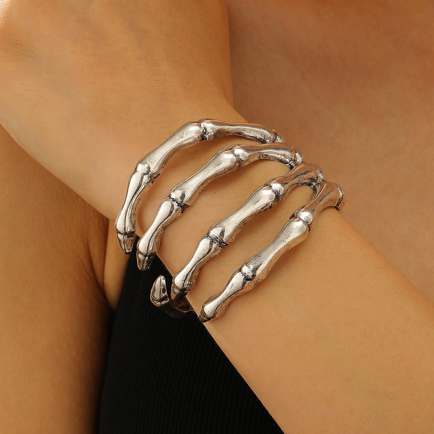 Creativity Ghost Claw Bracelet for Men Women Gothic Hand Shape Bangle C-shaped Opening Bracelets Hiphop Rock Wristband Zircon
Creativity Ghost Claw Bracelet for Men Women Gothic Hand Shape Bangle C-shaped Opening Bracelets Hiphop Rock Wristband Zircon
