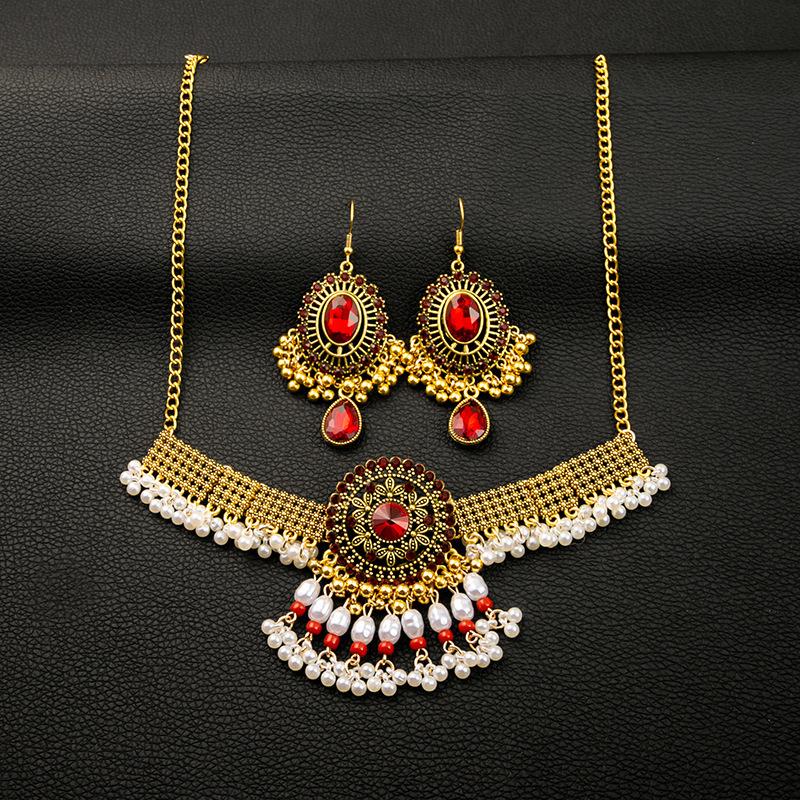 Metal Rose Exotic Retro Ruby Earrings Necklace, Fashionable And Literary High-End Suit.
Metal Rose Exotic Retro Ruby Earrings Necklace, Fashionable And Literary High-End Suit.