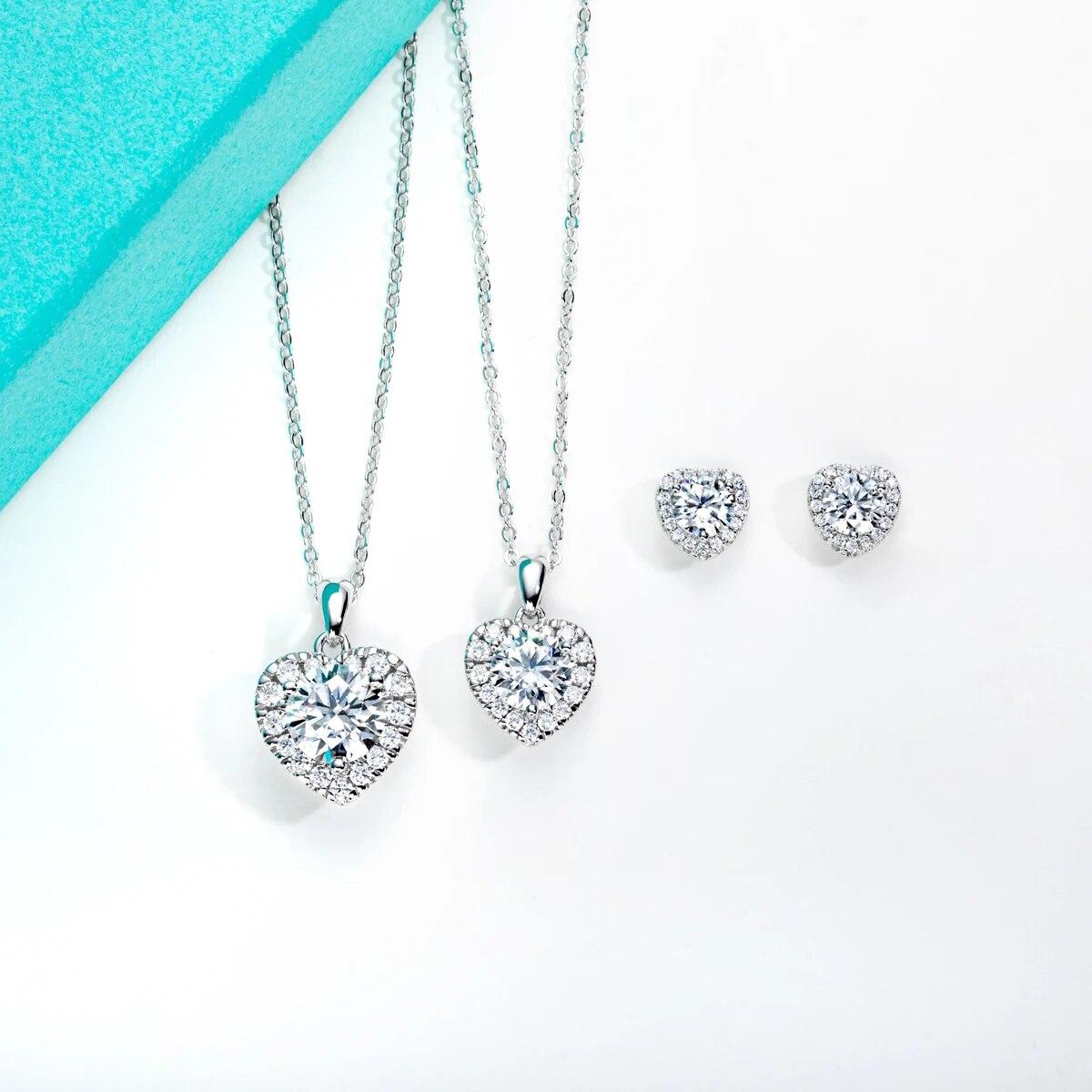 1ct D Color Heart Moissanite Pendant 925 Sterling Silver 40+2+3cm Necklace Wedding Jewelry
1ct D Color Heart Moissanite Pendant 925 Sterling Silver 40+2+3cm Necklace Wedding Jewelry