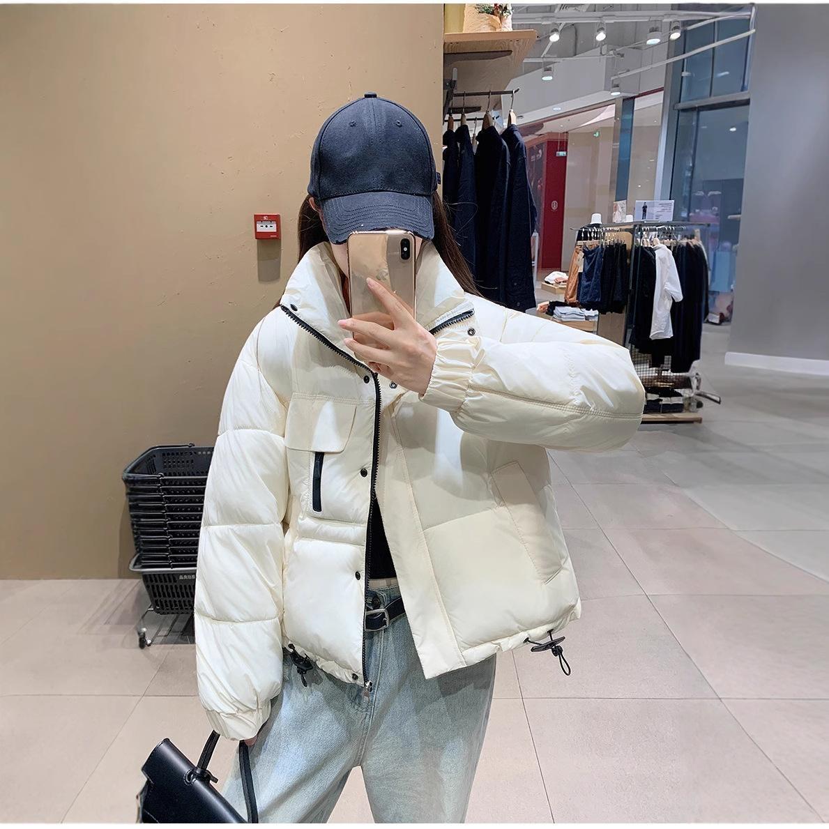 Женская короткая ветрозащитная теплая зимняя куртка с воротником-стойкой и регулируемым низом XL слоновая кость
Женская короткая ветрозащитная теплая зимняя куртка с воротником-стойкой и регулируемым низом XL слоновая кость