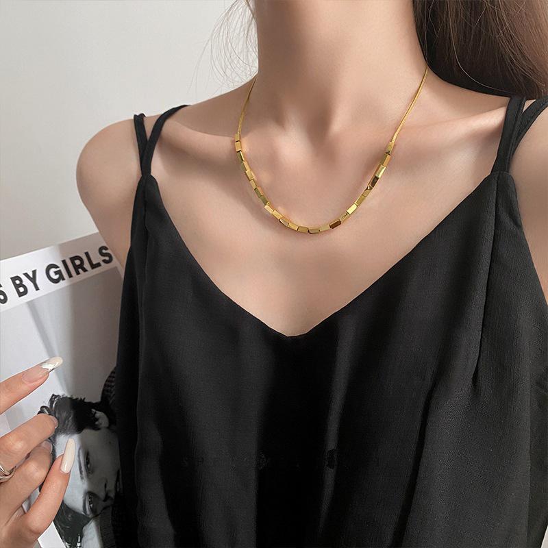Women s European & American Titanium Steel Square Necklace - Light Luxury Clavicle Chain, Niche Design, Trendy Internet Celebrity Style. золотой
Women s European & American Titanium Steel Square Necklace - Light Luxury Clavicle Chain, Niche Design, Trendy Internet Celebrity Style. золотой