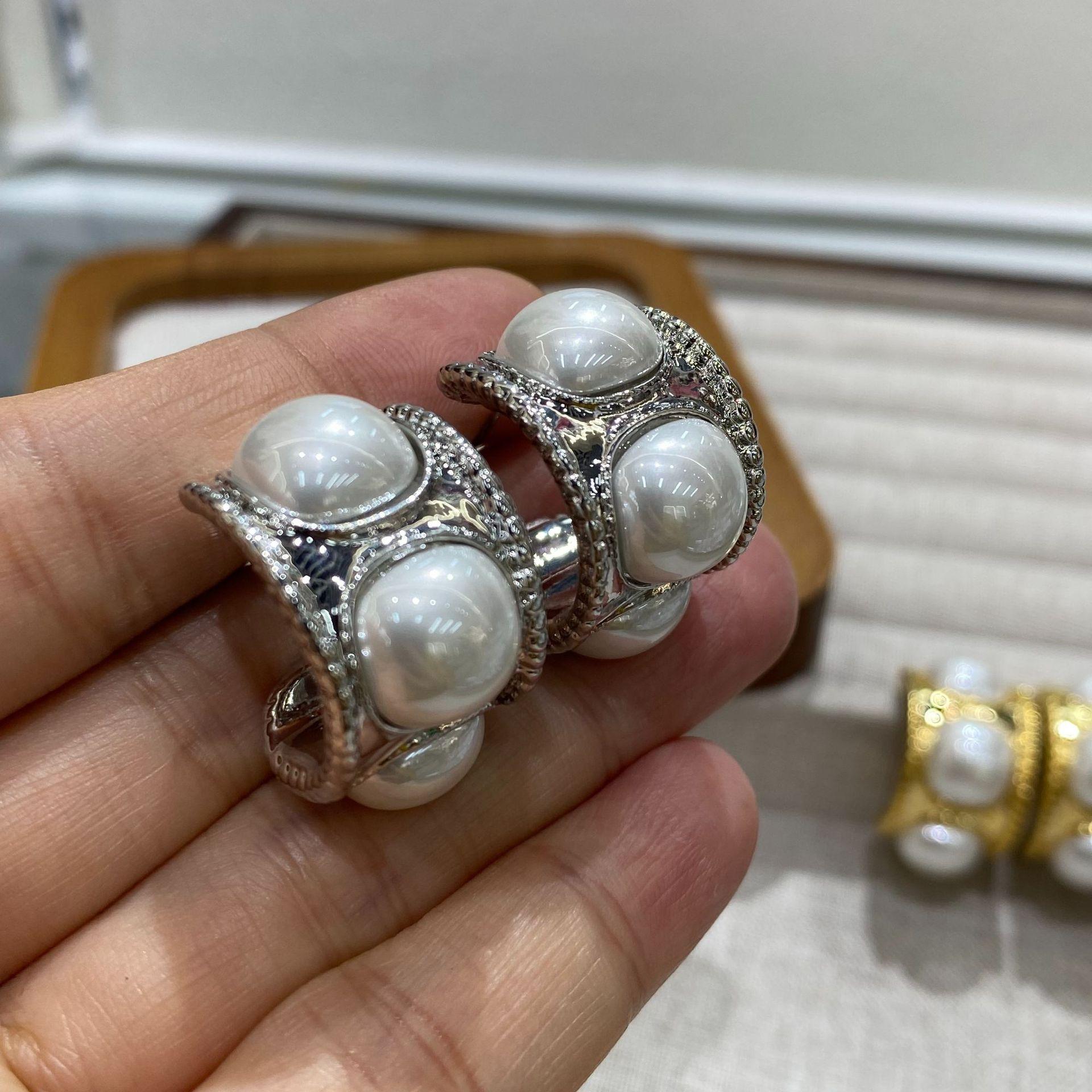French C-Shaped Earrings Women S Retro Temperament Earrings Court Style Earrings
French C-Shaped Earrings Women S Retro Temperament Earrings Court Style Earrings