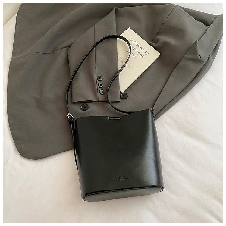 Summer bag women 2025 fashion new shoulder armpit bag versatile foreign style commuter bucket bag tide
Summer bag women 2025 fashion new shoulder armpit bag versatile foreign style commuter bucket bag tide