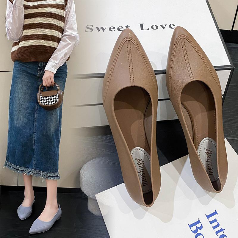 New high-heeled women s rain shoes non-slip water shoes white-collar business rain boots plastic waterproof casual rubber shoes for outer wear 40
New high-heeled women s rain shoes non-slip water shoes white-collar business rain boots plastic waterproof casual rubber shoes for outer wear 40
