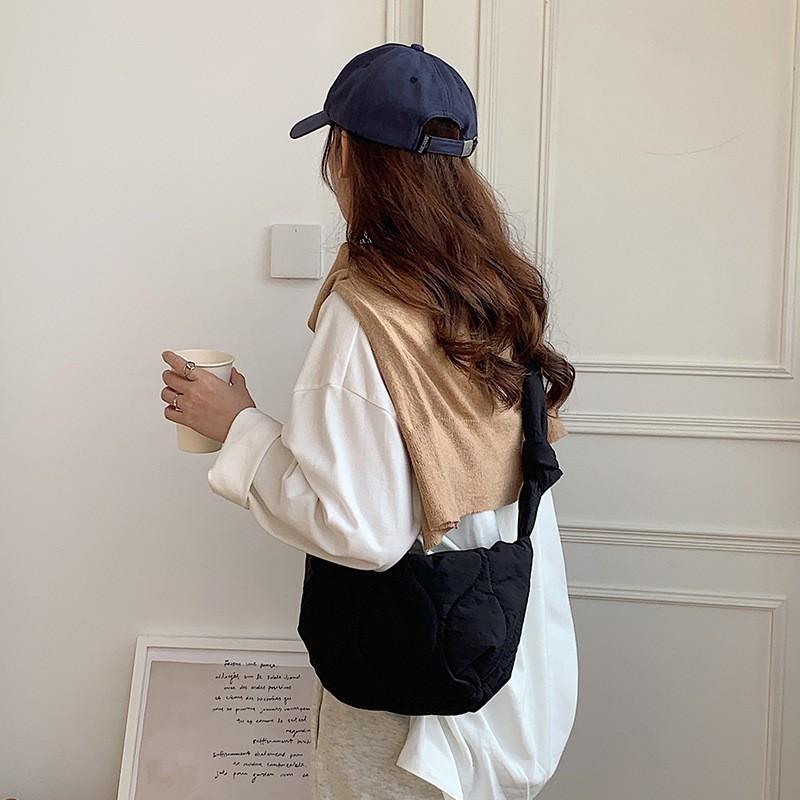 Processed Custom Retro One-shoulder Bag Women s Cross-body All-matching Fashionable Large-capacity Casual Nylon Dumpling чорний
Processed Custom Retro One-shoulder Bag Women s Cross-body All-matching Fashionable Large-capacity Casual Nylon Dumpling чорний