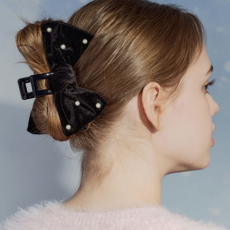 ENGBROX snowball velvet ribbon claw clip black
ENGBROX snowball velvet ribbon claw clip black