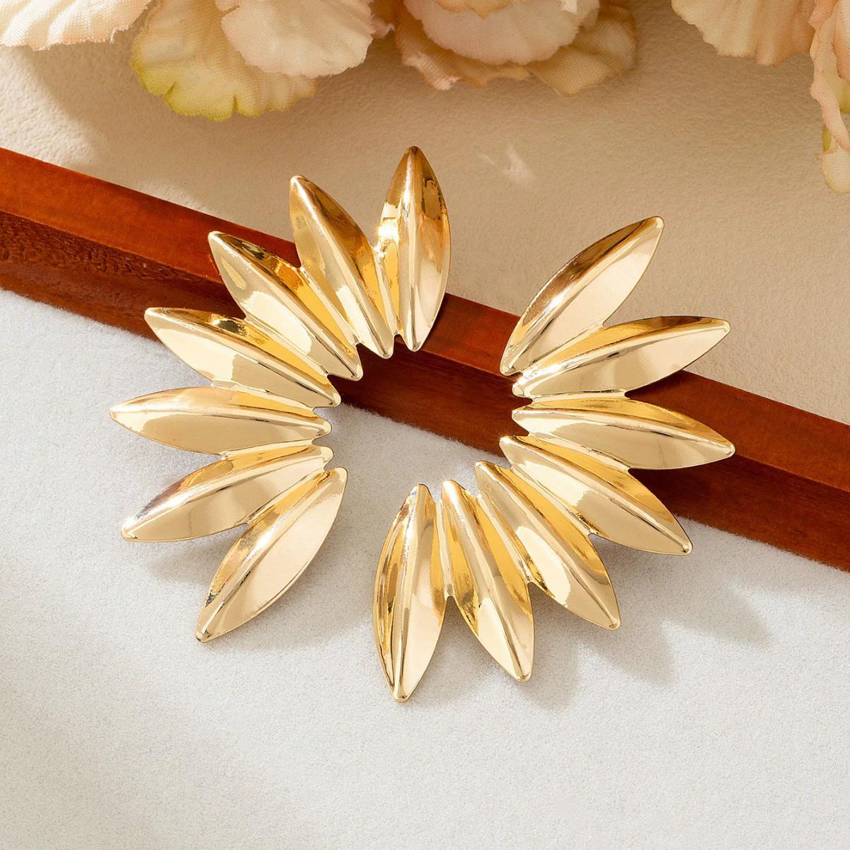 European Big Metal Dangle Earrings for Women Geometric Personality Exaggeration Long Drop Earring Simple Twist Leaf Star Jewelry
European Big Metal Dangle Earrings for Women Geometric Personality Exaggeration Long Drop Earring Simple Twist Leaf Star Jewelry