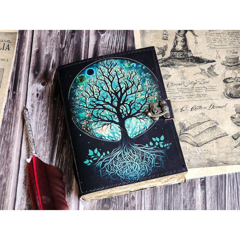 Журнал из кожи Древо жизни - Блокноты из натуральной кожи для женщин - Красивый журнал Для зарисовок Книга для путешествий Пустая книга для заклинаний 7 x 5 in
Журнал из кожи Древо жизни - Блокноты из натуральной кожи для женщин - Красивый журнал Для зарисовок Книга для путешествий Пустая книга для заклинаний 7 x 5 in