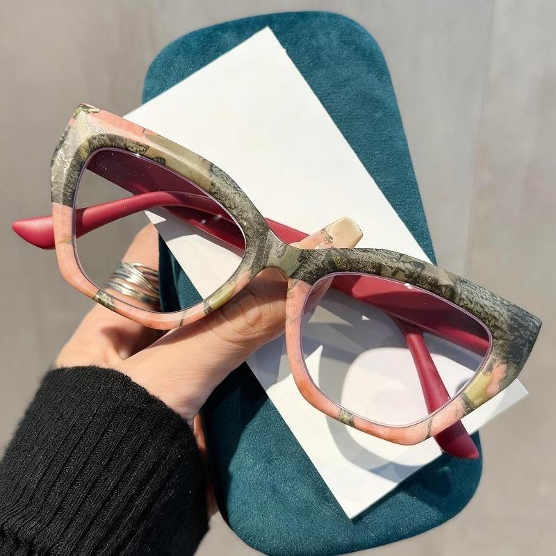 Новые модные очки для чтения с большой оправой для мужчин и женщин, очки для пресбиопии с защитой от синего света, высококачественные очки для дальнозоркости +4 розовый
Новые модные очки для чтения с большой оправой для мужчин и женщин, очки для пресбиопии с защитой от синего света, высококачественные очки для дальнозоркости +4 розовый