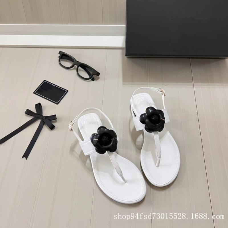 20 summer new Xiaoxiangfeng toe camellia sandals women s outer wear one word with beach flat bottom cool slippers 34
20 summer new Xiaoxiangfeng toe camellia sandals women s outer wear one word with beach flat bottom cool slippers 34
