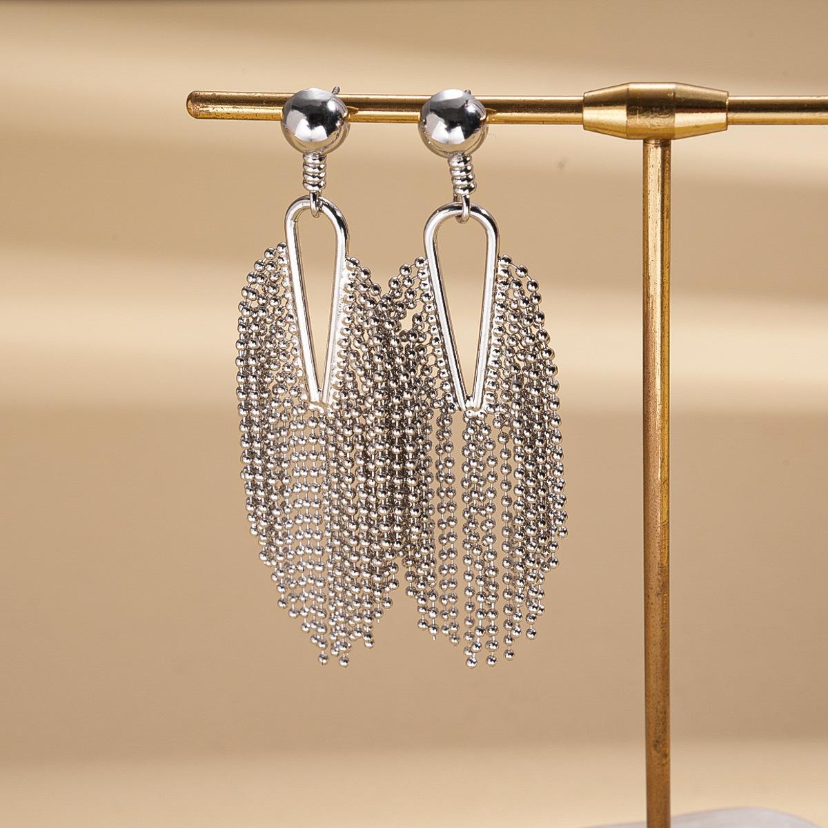 European and American hollow geometric fringed silver needle earrings retro personalized niche earrings
European and American hollow geometric fringed silver needle earrings retro personalized niche earrings