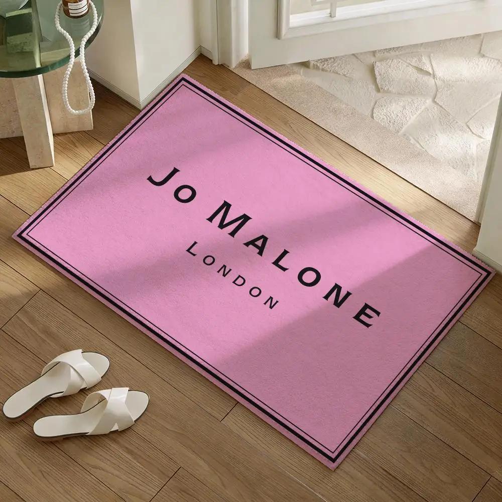 VIKAMA Fashion Logo Rug Soft Flannel Plush Carpet Non Slip Thickened Door Mat Living Room Bedroom Floor Decor Home Mats 40x60cm
VIKAMA Fashion Logo Rug Soft Flannel Plush Carpet Non Slip Thickened Door Mat Living Room Bedroom Floor Decor Home Mats 40x60cm