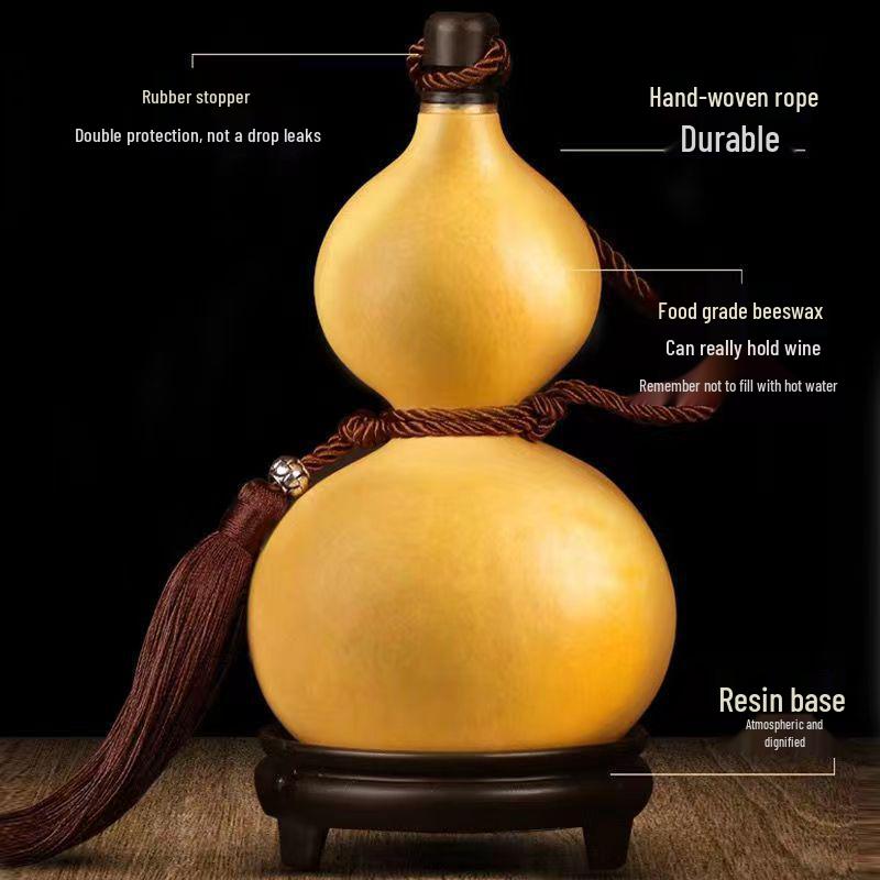 Тыква-контейнер для вина в античном стиле: Портативный, Воскопроницаемый, Орнамент в стиле Цзи Гуна, вдохновленный Ли Бо.
Тыква-контейнер для вина в античном стиле: Портативный, Воскопроницаемый, Орнамент в стиле Цзи Гуна, вдохновленный Ли Бо.