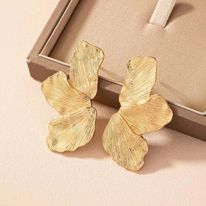 Vintage Metal Flower Post Stud Earrings For Women Fashion Gold Color Large Textured Petal Earring Party Zircon Gift Accessories
Vintage Metal Flower Post Stud Earrings For Women Fashion Gold Color Large Textured Petal Earring Party Zircon Gift Accessories