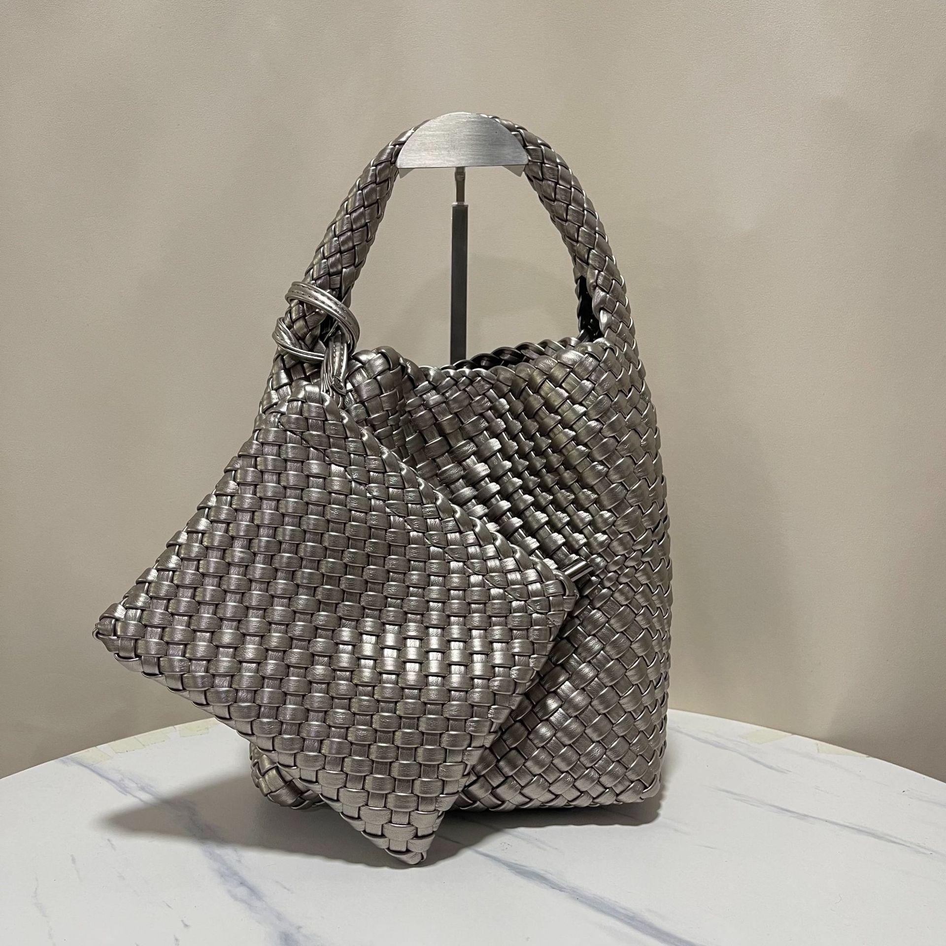 Модна жіноча плетена сумка великої місткості 2024 року в корейському стилі – компактна та нав’язана на плечі, ідеально підходить як шикарна сумка для мами чи кошика для овочів
Модна жіноча плетена сумка великої місткості 2024 року в корейському стилі – компактна та нав’язана на плечі, ідеально підходить як шикарна сумка для мами чи кошика для овочів