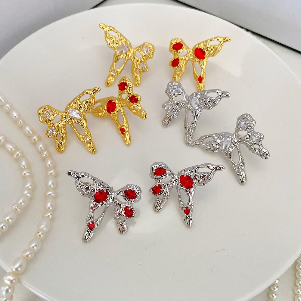 High-End Luxury Butterfly Zircon Stud Earrings - Elegant Silver Needle Design for Women Silver with Red Zircon
High-End Luxury Butterfly Zircon Stud Earrings - Elegant Silver Needle Design for Women Silver with Red Zircon