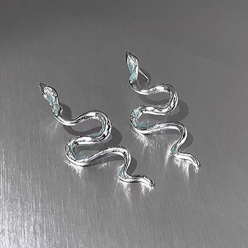 Snake Earrings, Stud Earrings For Women, Cold And Versatile, Snake Zodiac Design, Niche Sweet And Cool Earrings.
Snake Earrings, Stud Earrings For Women, Cold And Versatile, Snake Zodiac Design, Niche Sweet And Cool Earrings.