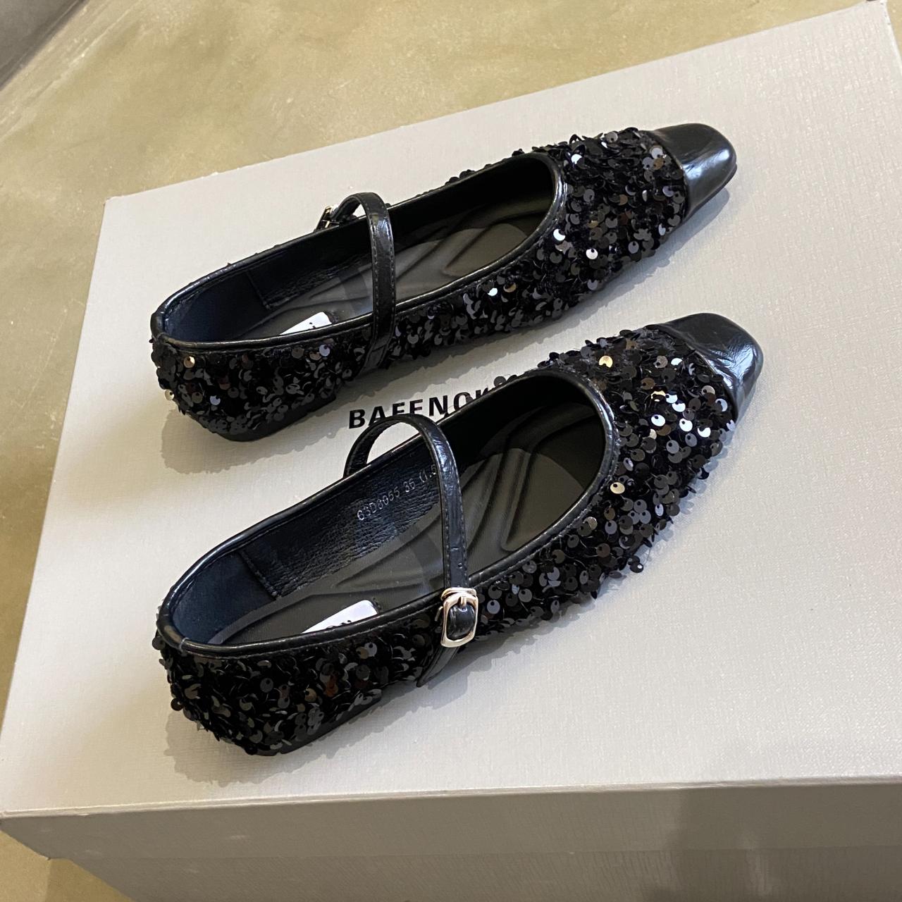 Модные женские туфли на низком каблуке, плоские, мягкие блестки, блестящие балетные туфли, весеннее танцевальное платье 2024 года 40 чёрный
Модные женские туфли на низком каблуке, плоские, мягкие блестки, блестящие балетные туфли, весеннее танцевальное платье 2024 года 40 чёрный