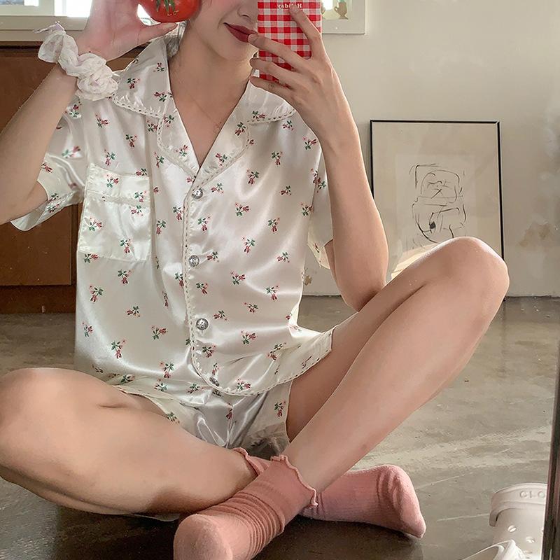 Summer Ice Silk Pajamas Women S Full Print Floral Short-Sleeved Shorts Lapel Loungewear Cover Can Be Worn Outside 2XL
Summer Ice Silk Pajamas Women S Full Print Floral Short-Sleeved Shorts Lapel Loungewear Cover Can Be Worn Outside 2XL