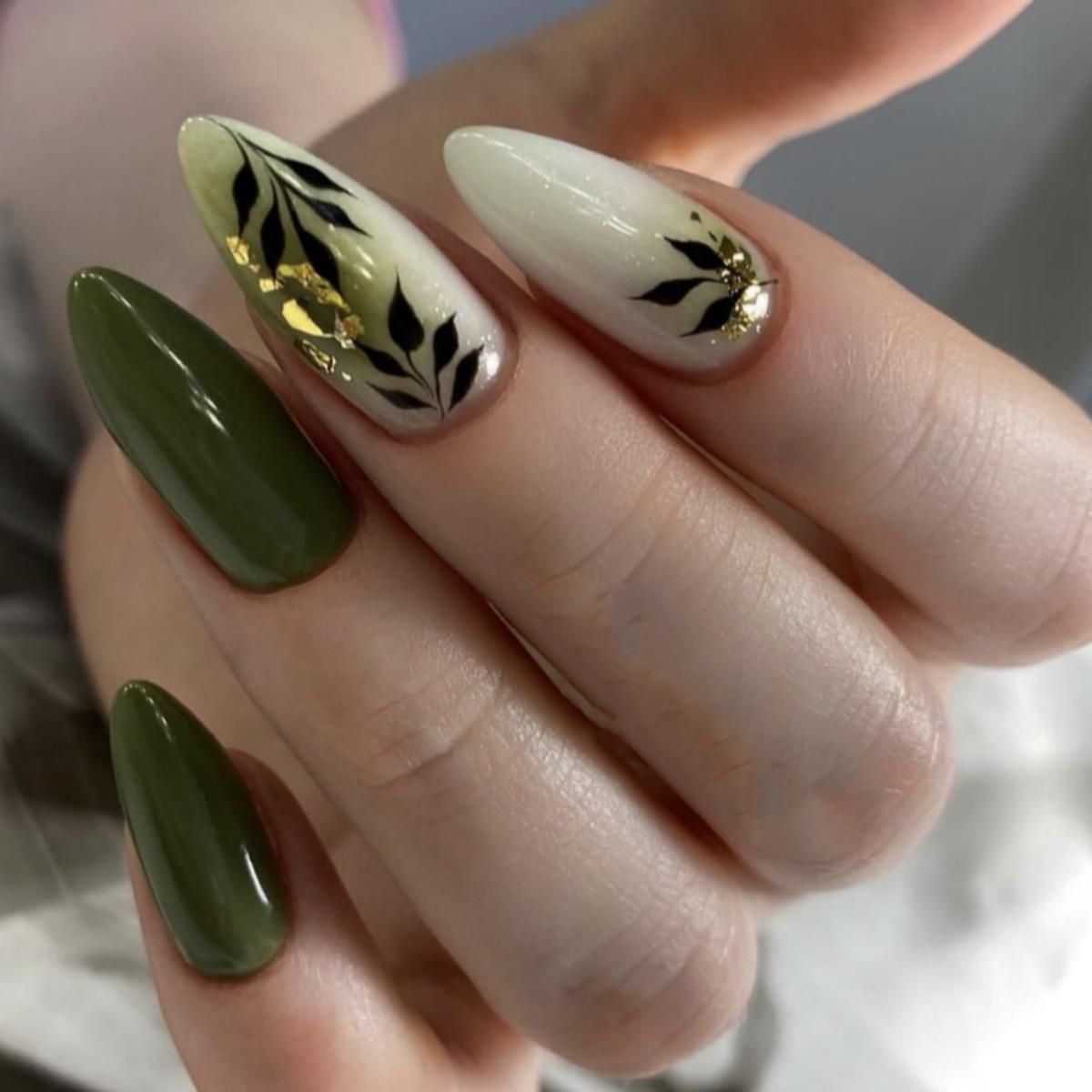 Almond Stiletto Nails with Leaf Design - 24 Detachable Wearable False Nails, European & American Style.
Almond Stiletto Nails with Leaf Design - 24 Detachable Wearable False Nails, European & American Style.