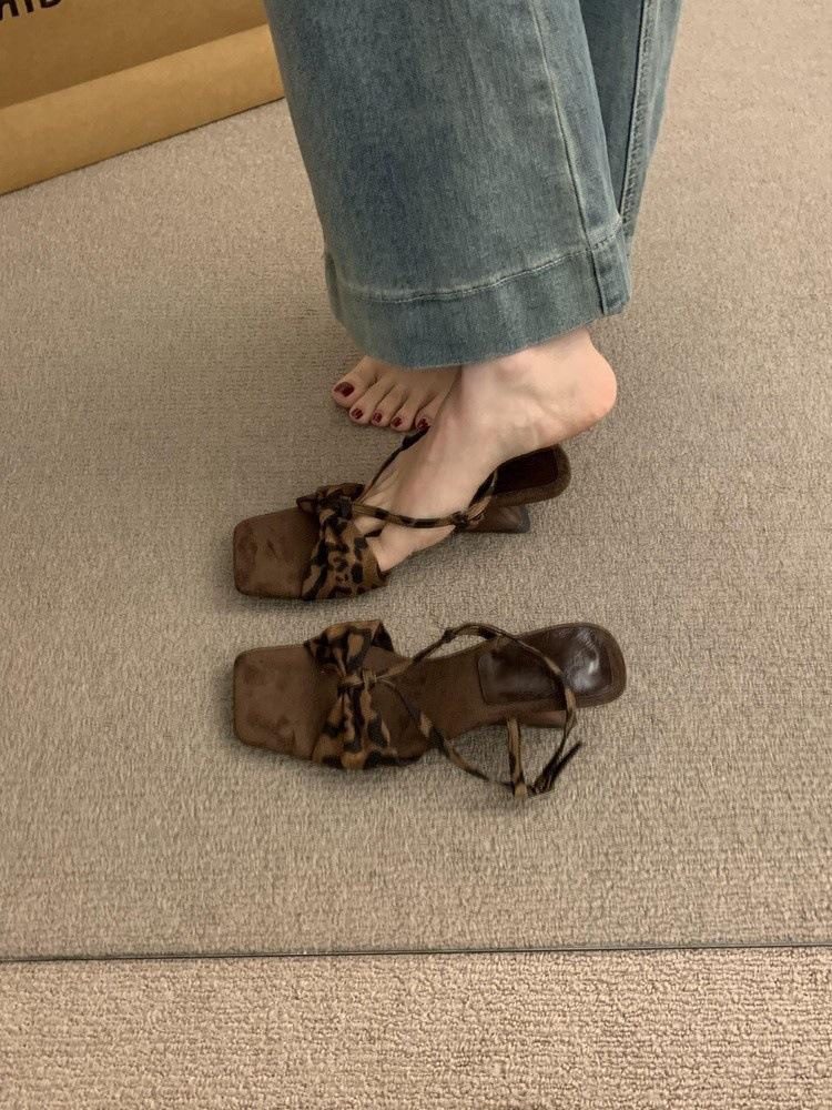 French high-end leopard print high-heeled cool slippers for women s summer outer wear temperament versatile wedge heel square head bow sandals for 35
French high-end leopard print high-heeled cool slippers for women s summer outer wear temperament versatile wedge heel square head bow sandals for 35