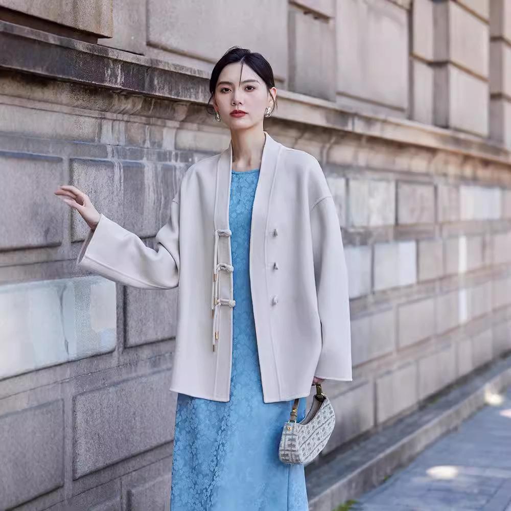 New Chinese Style Woolen Top: Women s Autumn/Winter Double-Sided Coat with Pan Buckle Small 90-135 jin
New Chinese Style Woolen Top: Women s Autumn/Winter Double-Sided Coat with Pan Buckle Small 90-135 jin