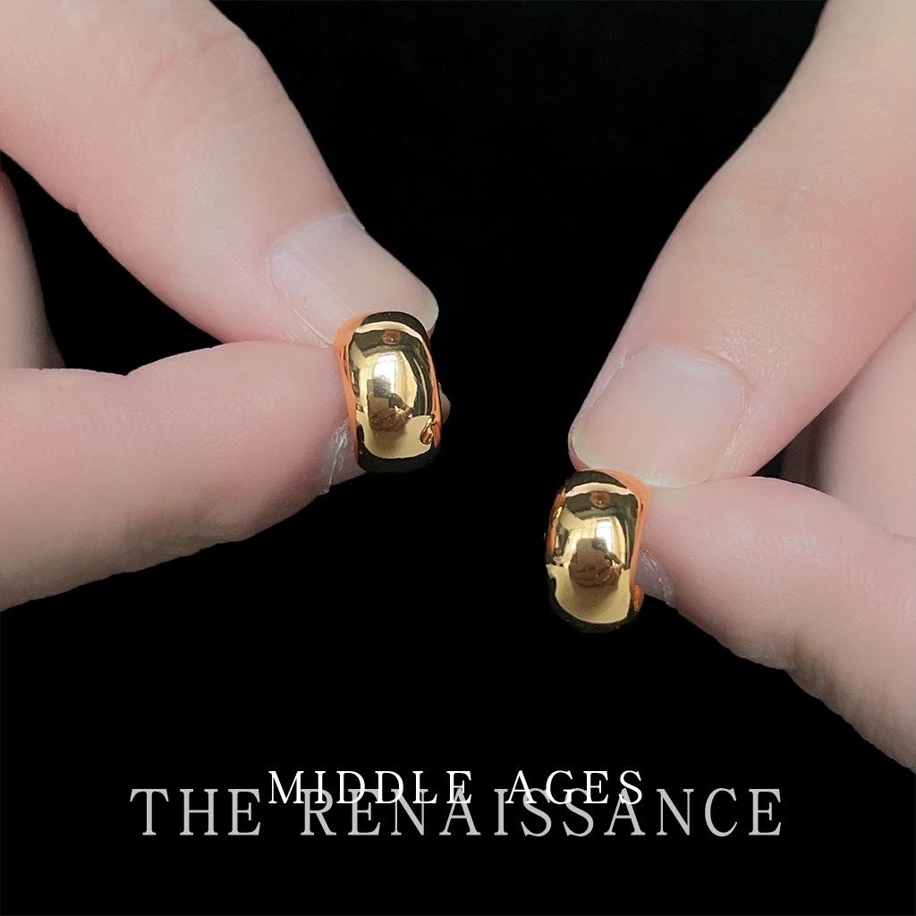 C-shaped gold-plated old money style temperament earrings, minimalist and versatile style stud earrings.
C-shaped gold-plated old money style temperament earrings, minimalist and versatile style stud earrings.