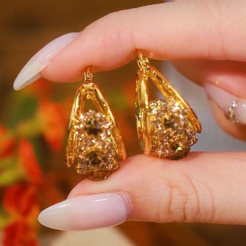Chic Mocha Rhinestone Vintage Hollow Hoop Earrings: Elegant & Versatile Fall/Winter Accessory
Chic Mocha Rhinestone Vintage Hollow Hoop Earrings: Elegant & Versatile Fall/Winter Accessory