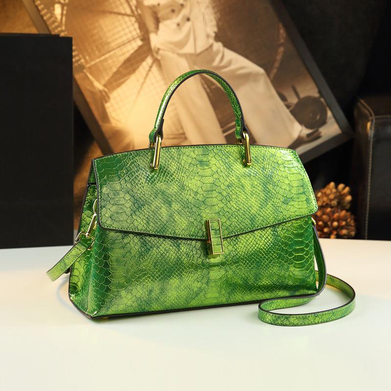 Женская высококачественная сумка кроссбоди из натуральной кожи 2023 года: Трендовая, Универсальная и Стильная Лазерная Сумка через Плечо
Женская высококачественная сумка кроссбоди из натуральной кожи 2023 года: Трендовая, Универсальная и Стильная Лазерная Сумка через Плечо