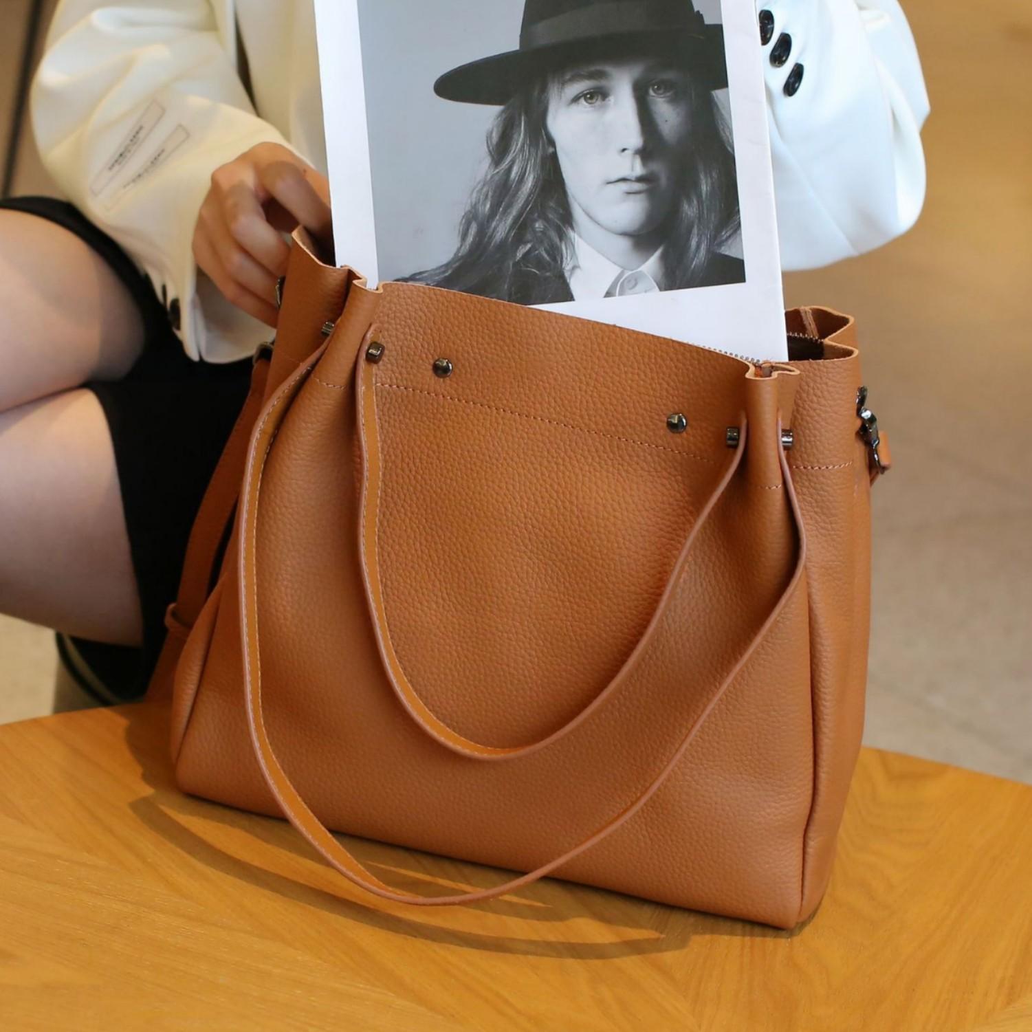 Cowhide Shoulder Women s Bag Large Capacity Crossbody Women s Fashion Simple Shopping Bag Practical Large Capacity Soft Leather чёрный
Cowhide Shoulder Women s Bag Large Capacity Crossbody Women s Fashion Simple Shopping Bag Practical Large Capacity Soft Leather чёрный