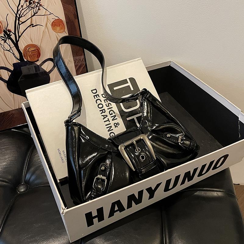 Large capacity pleated new retro commuter temperament locomotive do old style underarm shoulder bag women чёрный
Large capacity pleated new retro commuter temperament locomotive do old style underarm shoulder bag women чёрный