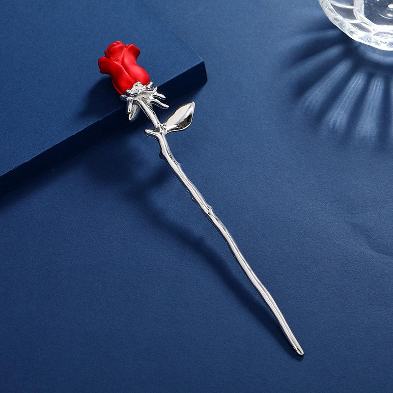 New Chinese style red rose cheongsam hairpin niche female high-end modern disc hairpin personalized hairpin head jewelry
New Chinese style red rose cheongsam hairpin niche female high-end modern disc hairpin personalized hairpin head jewelry