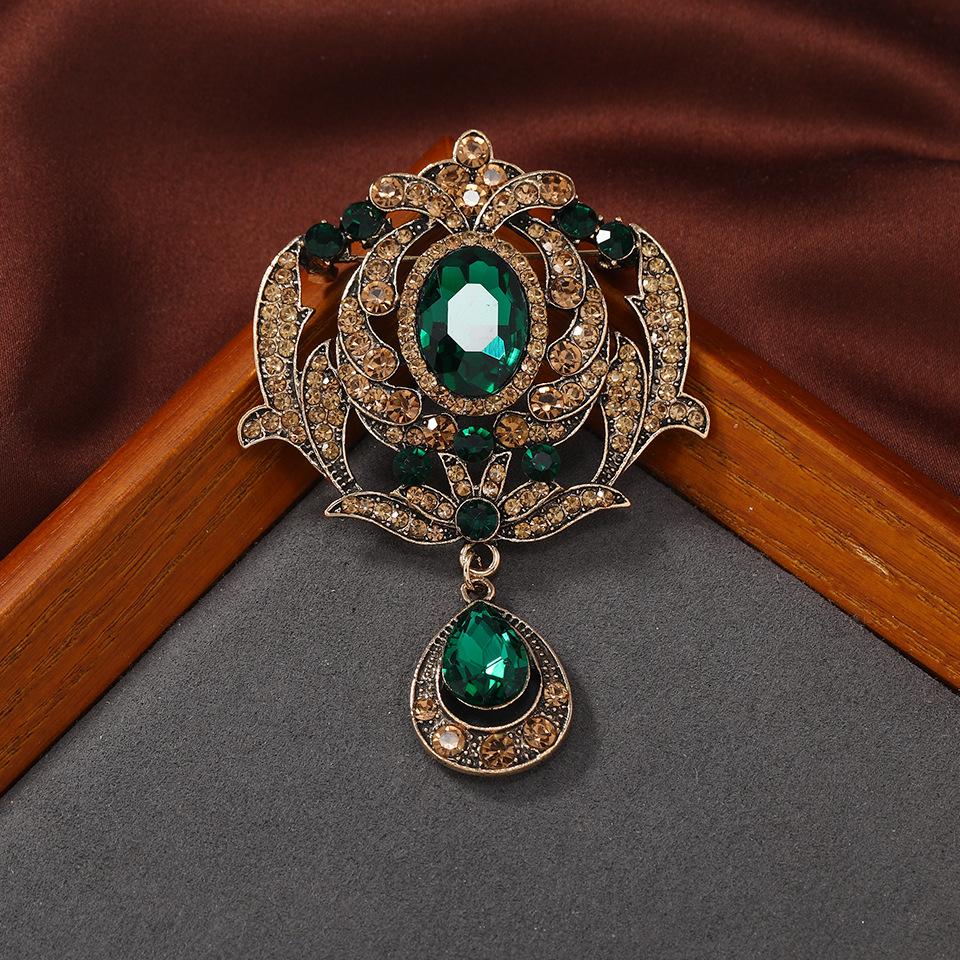 Classic Palace Style Women s Vintage Crystal Pendatn Brooches Pins Baroque Luxury Clothing Coat Buckle Accessories Gift
Classic Palace Style Women s Vintage Crystal Pendatn Brooches Pins Baroque Luxury Clothing Coat Buckle Accessories Gift