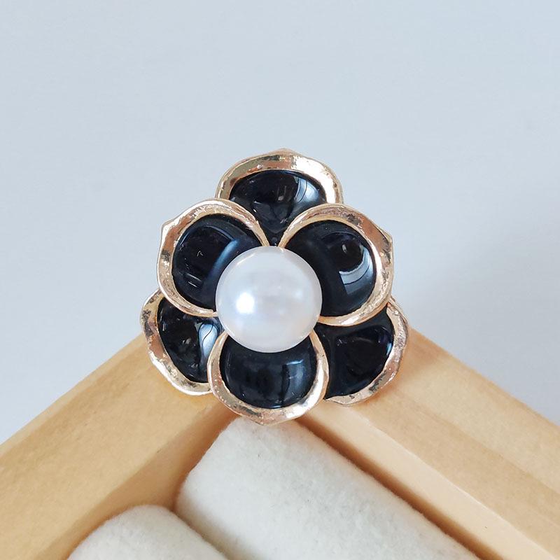 Ослепительная жемчужина-брошь «Камелия» — элегантный женский аксессуар
Ослепительная жемчужина-брошь «Камелия» — элегантный женский аксессуар