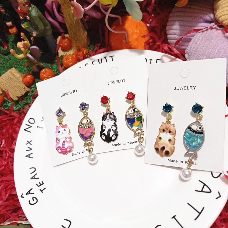 New Cat Slave Series: Happy Life Alloy Asymmetrical 925 Silver Earrings - Kitty Loves to Eat Fish Design for Women
New Cat Slave Series: Happy Life Alloy Asymmetrical 925 Silver Earrings - Kitty Loves to Eat Fish Design for Women