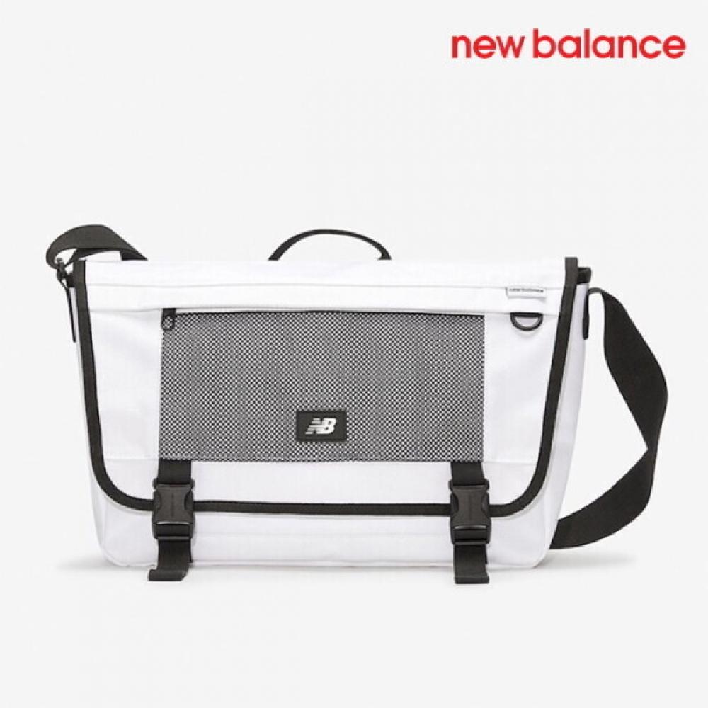 New Balance Back To School Bag C28 Nbgcess203 10 Authentic Messenger Bag FREE/FREE 
New Balance Back To School Bag C28 Nbgcess203 10 Authentic Messenger Bag FREE/FREE
