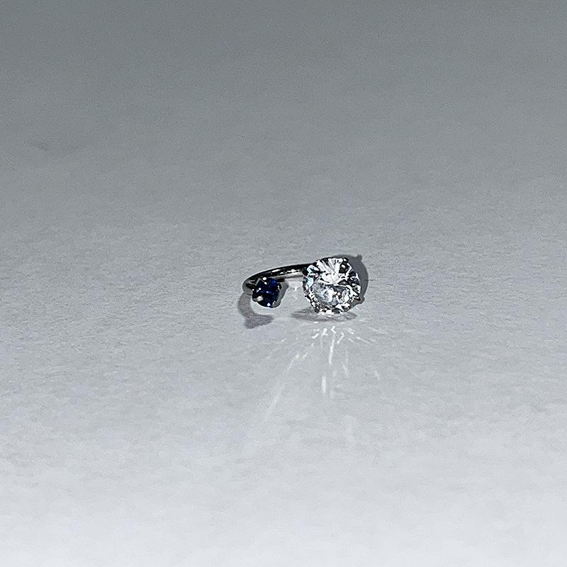 1 шт. блестящие 1,2 мм цветные циркониевые серьги из нержавеющей стали в форме уха для женщин Y2K панк ювелирные изделия аксессуары подарок темно-синий
1 шт. блестящие 1,2 мм цветные циркониевые серьги из нержавеющей стали в форме уха для женщин Y2K панк ювелирные изделия аксессуары подарок темно-синий