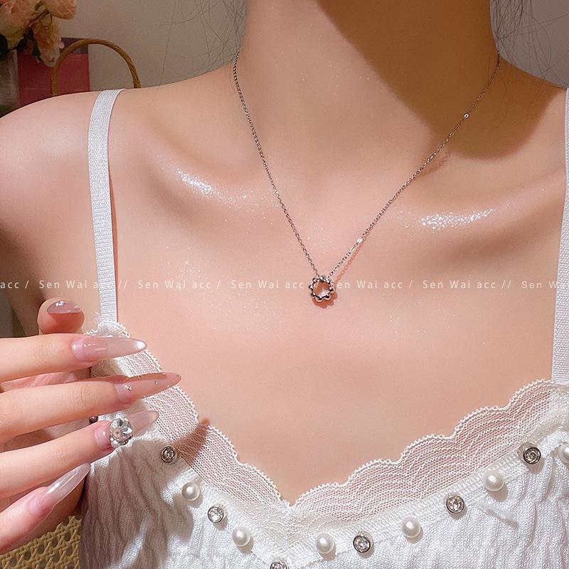 Универсальное корейское титановое ожерелье высокого класса из серебра с жемчужной подвеской-бабочкой для женщин
Универсальное корейское титановое ожерелье высокого класса из серебра с жемчужной подвеской-бабочкой для женщин