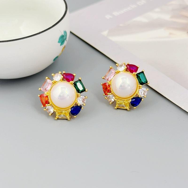 French Retro Temperament Earrings Women S Large Zircon Stud Earrings Premium Sense Earrings
French Retro Temperament Earrings Women S Large Zircon Stud Earrings Premium Sense Earrings