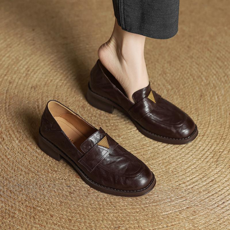 New low-heeled large-size shoes, comfortable leather casual single shoes, women s round head, foot cover, one pedal, thick-soled non-slip lazy shoes. 40 коричневый
New low-heeled large-size shoes, comfortable leather casual single shoes, women s round head, foot cover, one pedal, thick-soled non-slip lazy shoes. 40 коричневый