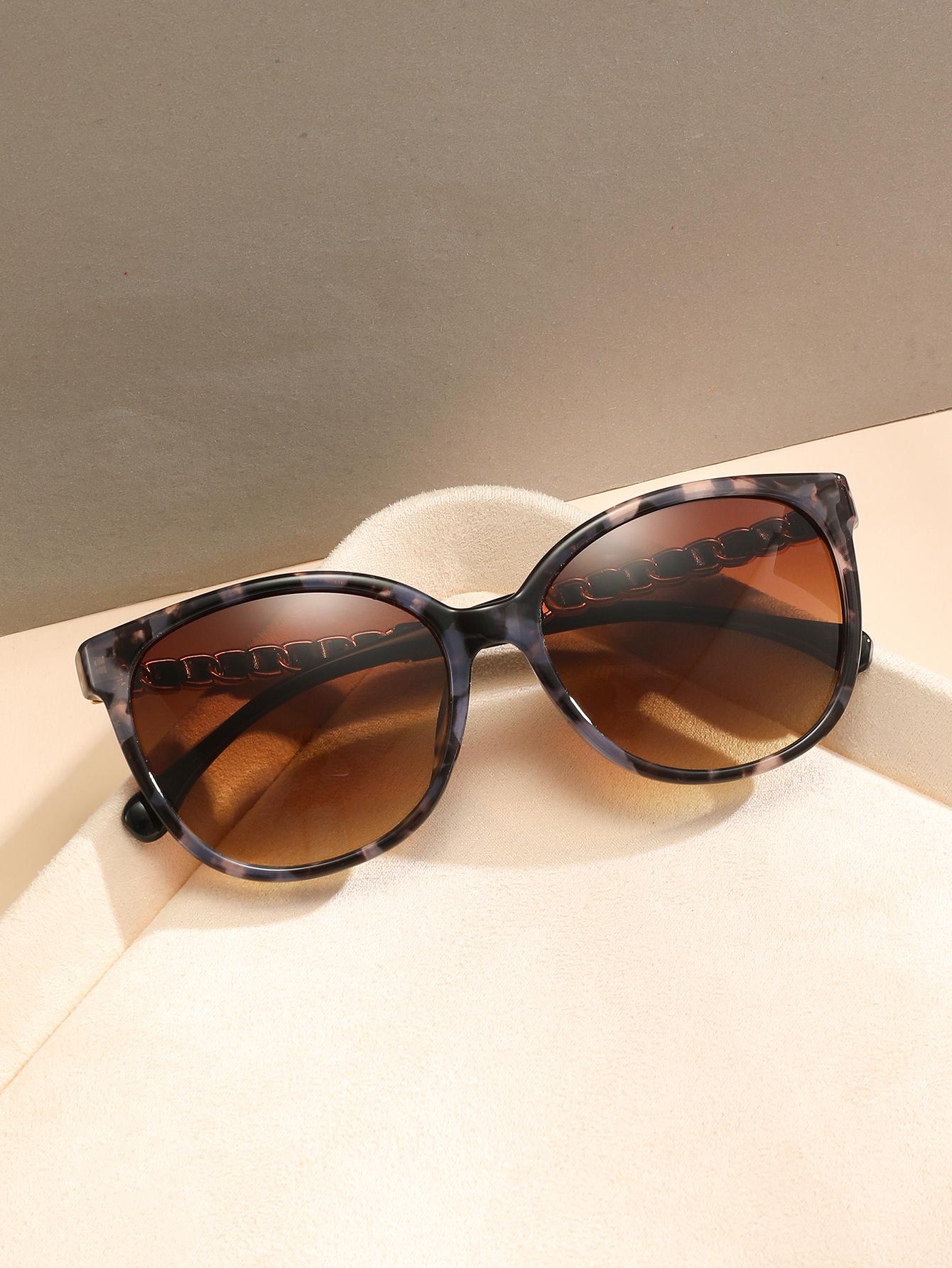 Retro European Cat Eye Frame Fashion Glasses Unique Arm Design for Daily Wear Photography Driving
Retro European Cat Eye Frame Fashion Glasses Unique Arm Design for Daily Wear Photography Driving