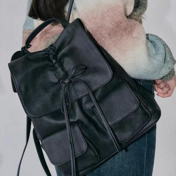 Premium retro travel bag New backpack Fashion versatile handbag Large capacity multi-pocket backpack
Premium retro travel bag New backpack Fashion versatile handbag Large capacity multi-pocket backpack