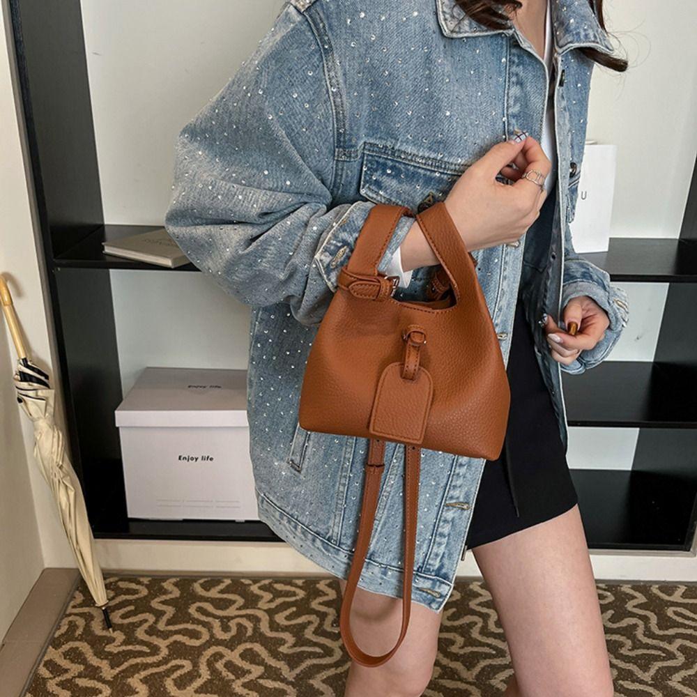 Korean Style PU Leather Bucket Bag Pure Color Crossbody Bag Simple Shoulder Bag Travel чорний
Korean Style PU Leather Bucket Bag Pure Color Crossbody Bag Simple Shoulder Bag Travel чорний