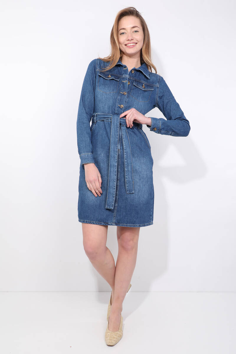 Женское темно-синее джинсовое платье с длинным рукавом с поясом
Женское темно-синее джинсовое платье с длинным рукавом с поясом