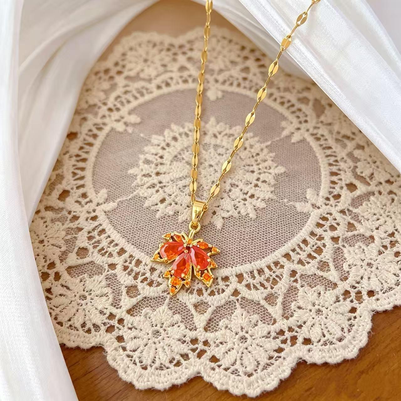 Maple Leaf Diamond Necklace & Earring Set - Elegant Light Luxury
Maple Leaf Diamond Necklace & Earring Set - Elegant Light Luxury