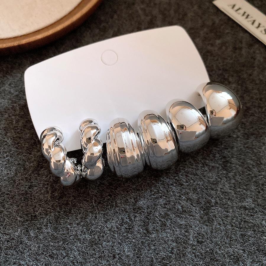 Silver needle irregular geometric water drop earrings set European and American retro fashion temperament earrings light luxury high-end earrings
Silver needle irregular geometric water drop earrings set European and American retro fashion temperament earrings light luxury high-end earrings
